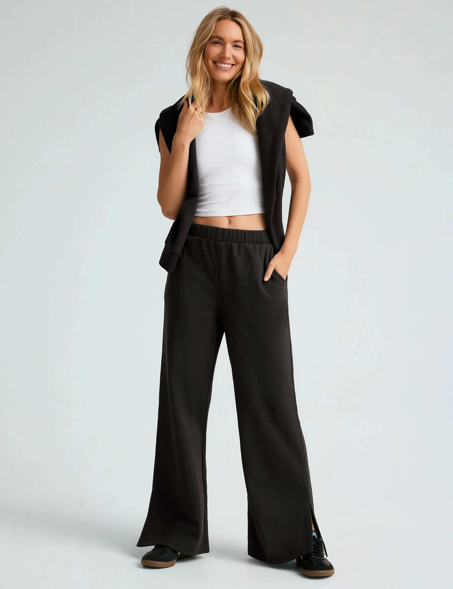 Open Ended Mid Rise Wide Leg Pant - Black